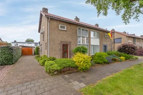 Semi-detached for sale: Rembrandtlaan 24, Kluis Geleen
