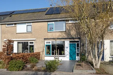 Tussenwoning te koop: Rembrandtlaan 30, Middelharnis bomenbuurt Middelharnis
