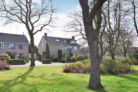 Twee-onder-één-kap te koop: Rembrandtlaan 41, Zuidereng Huizen