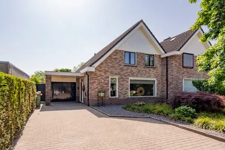 Twee-onder-één-kap te koop: Rembrandtlaan 57, Strijland-oost Nijkerk