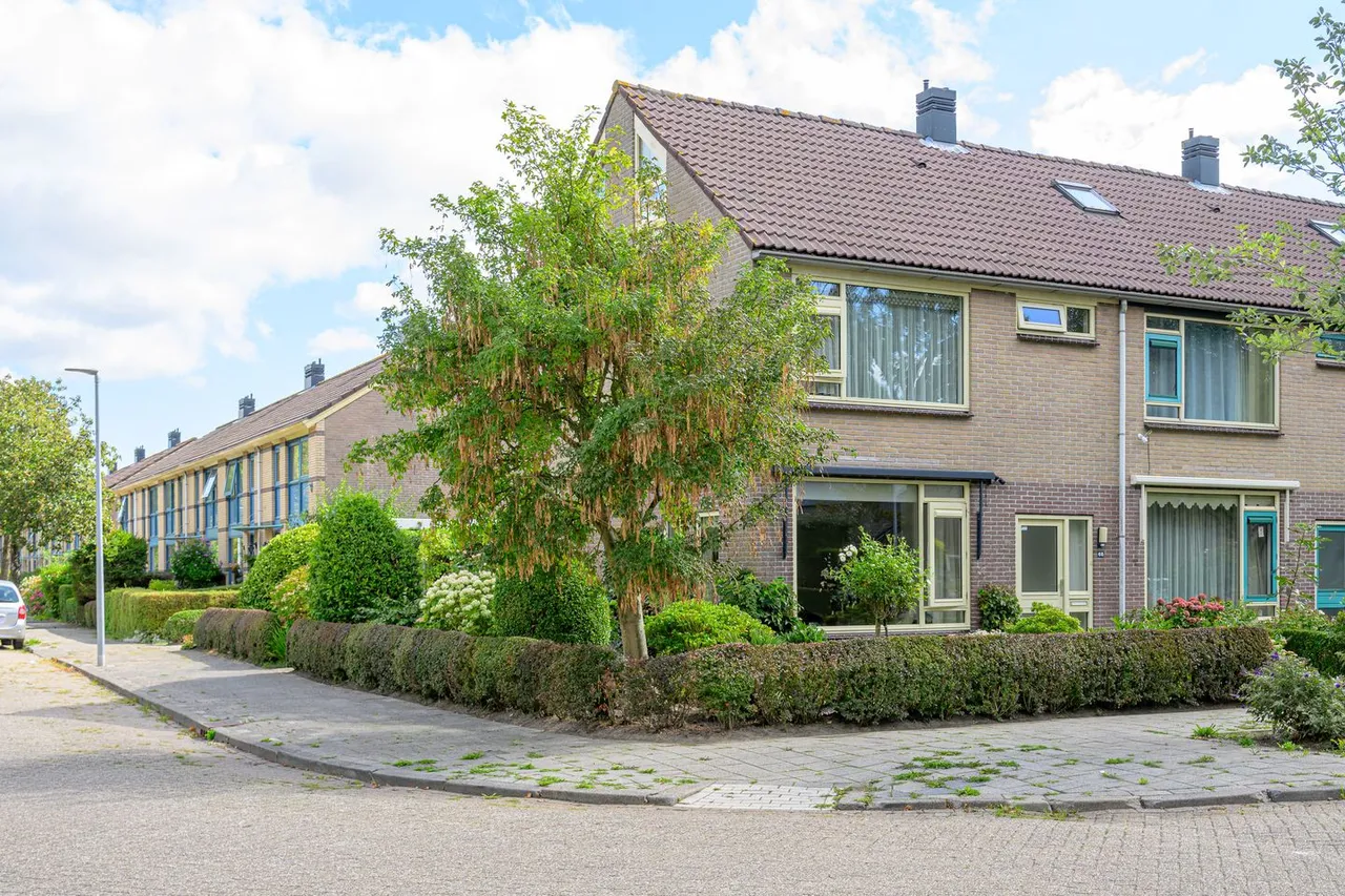 Hoekwoning te koop: Rembrandtlaan 68, Schagen
