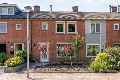 Tussenwoning te koop: Rembrandtplein 26, Bloemen-Schilderswijk Nijverdal