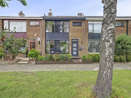 Tussenwoning te koop: Rembrandtstraat 15, Schiekamp-Noord Spijkenisse