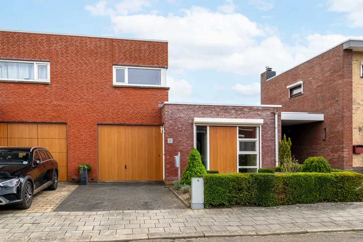 Twee-onder-één-kap te koop: Rembrandtstraat 20C, De Struiken Brunssum