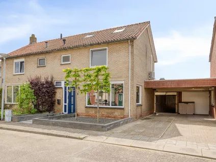 Twee-onder-één-kap te koop: Rembrandtstraat 3, Noord-West Groenlo