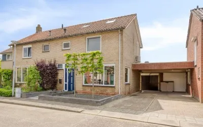 Twee-onder-één-kap te koop: Rembrandtstraat 3, Noord-West Groenlo