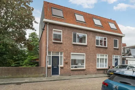 Twee-onder-één-kap te koop: Rembrandtstraat 4, Centrum Vlaardingen