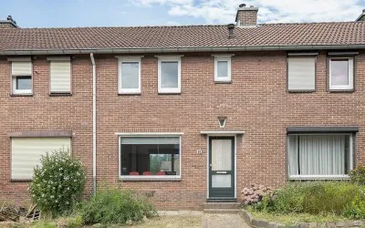 Tussenwoning te huur: Rembrandtstraat 48, Meezenbroek Heerlen