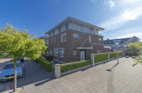 Twee-onder-één-kap te huur: Renate Rubinsteinlaan 9, Schrijversbuurt Amstelveen
