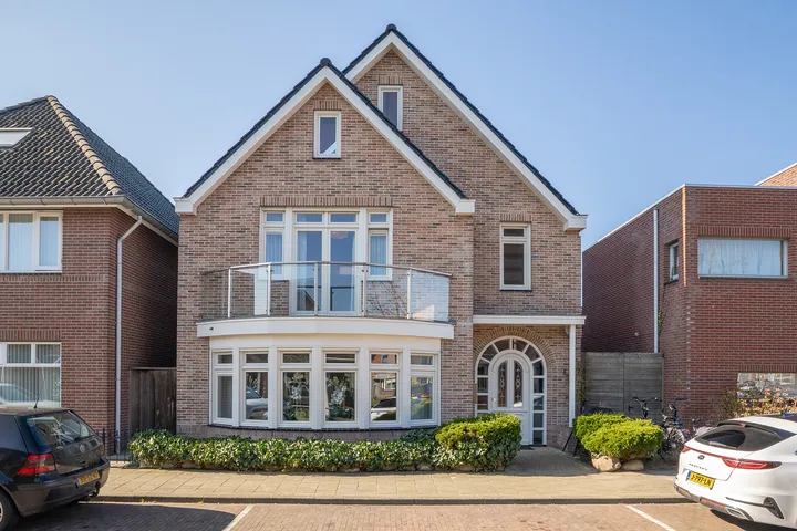 Vrijstaande woning te koop: Renbaanstraat 27, Roombeek-Roomveldje Enschede