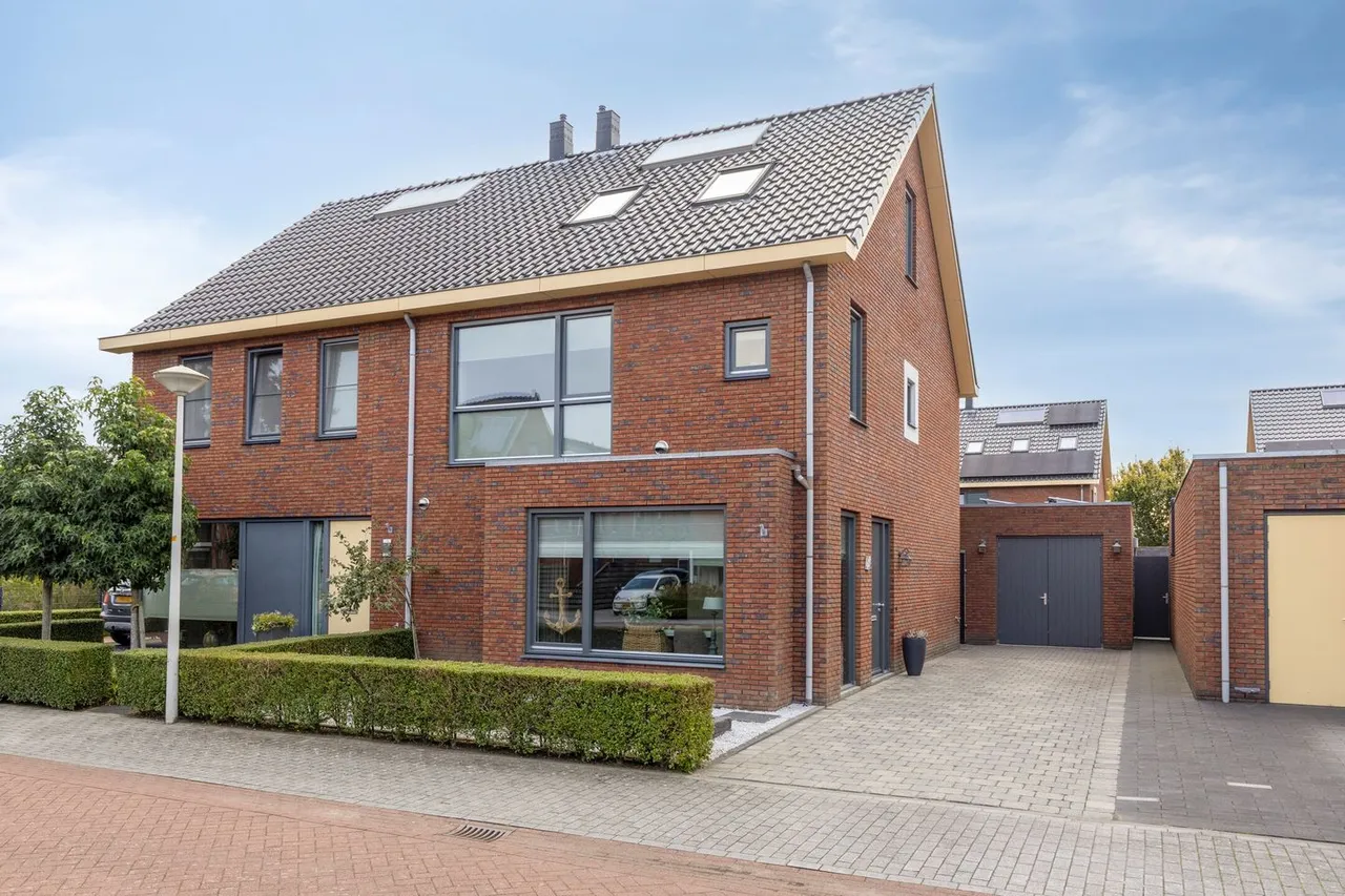 Twee-onder-één-kap te koop: Renes 125, Scherpenzeel (Ge)