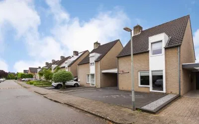 Tussenwoning te koop: Repenhof 21, Bunde Bunde