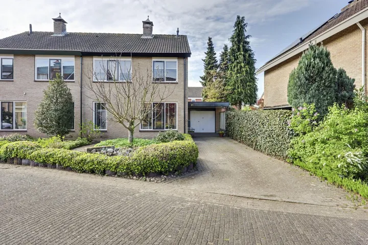 Twee-onder-één-kap te koop: Rhaanbrink 25, Wesselerbrink Noord-West Enschede