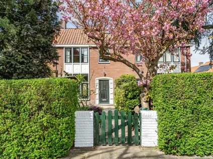 Tussenwoning te koop: Rhijngeesterstraatweg 171, Oegstgeest