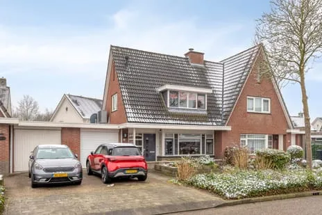 Tussenwoning te koop: Rhulenhofweide 36, Helmond