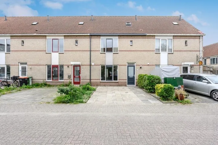 Tussenwoning te koop: Rhônestraat 132, Rivierenbuurt Lelystad