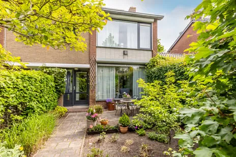 Tussenwoning te koop: Rialaan 32, Oostvoorne Oostvoorne
