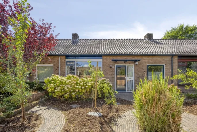 Terraced house for sale: Ribeslaan 5, Bomenbuurt Heerhugowaard