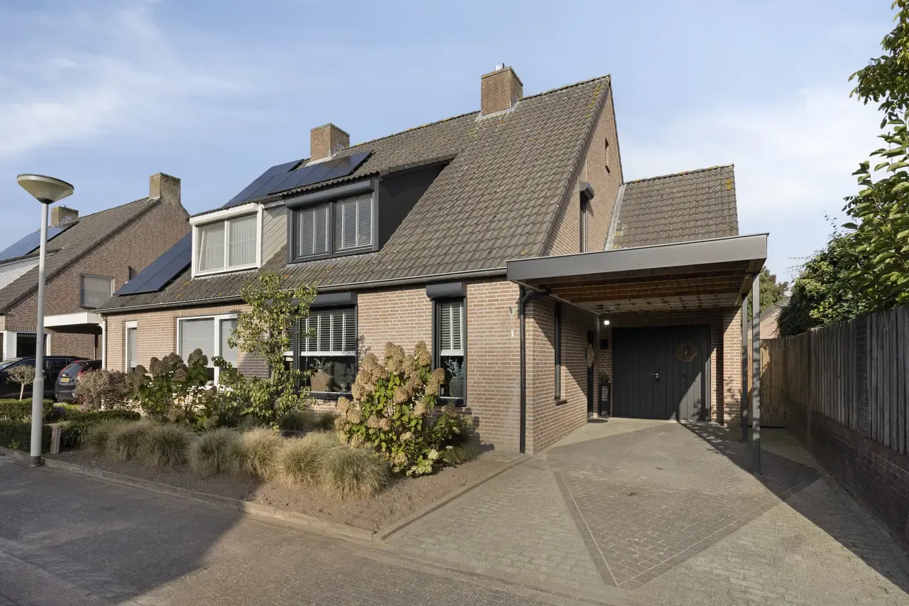 Twee-onder-één-kap te koop: Ridder Daniëlstraat 1, Oirschot