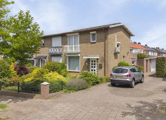Twee-onder-één-kap te koop: Ridder Hoenstraat 205, Nieuw Lotbroek-Noord Hoensbroek