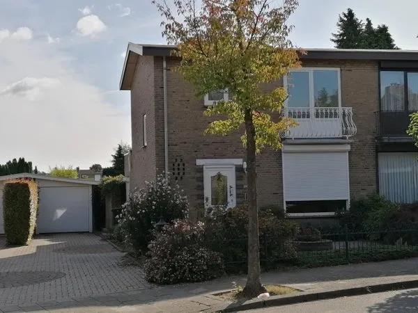 Twee-onder-één-kap te koop: Ridder Hoenstraat 207, Nieuw Lotbroek-Noord Hoensbroek