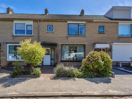 Tussenwoning te koop: Ridder van Dorplaan 32, Zuid-Beijerland Woonkern Zuid-Beijerland