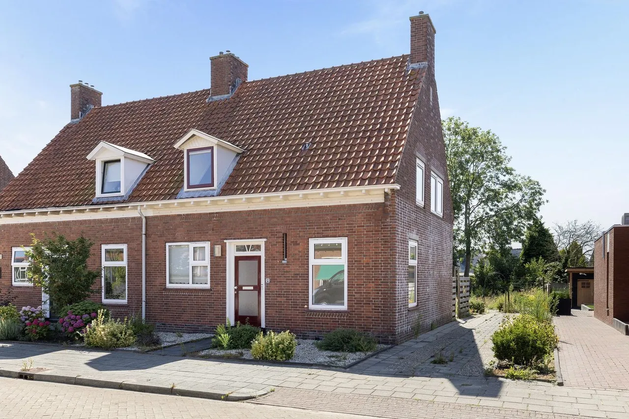 Twee-onder-één-kap te koop: Ridenbergstraat 12, Farmsum