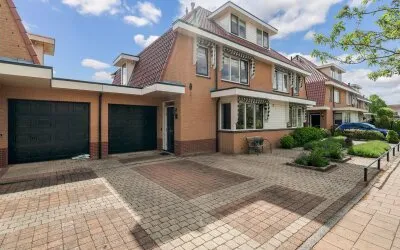 Tussenwoning te koop: Riederhoeve 11, Voordijk Barendrecht