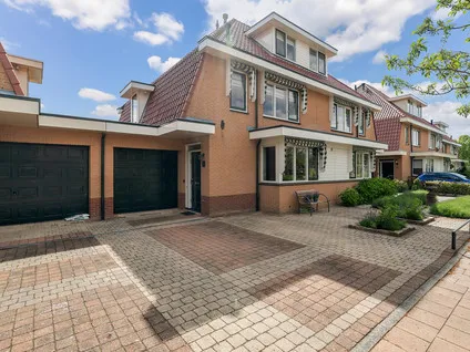 Tussenwoning te koop: Riederhoeve 11, Voordijk Barendrecht