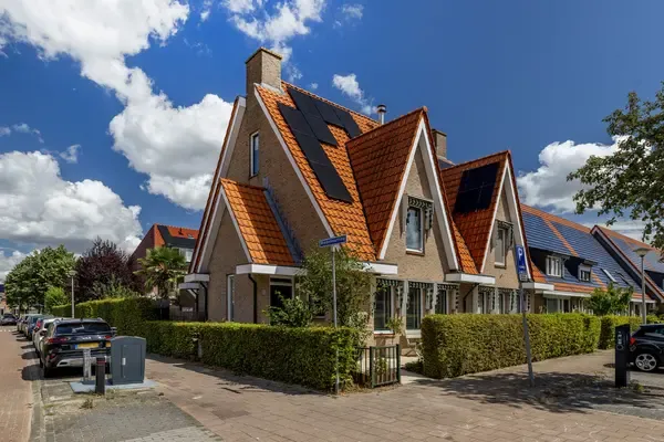 Twee-onder-één-kap te koop: Riedermeet 26, Barendrecht