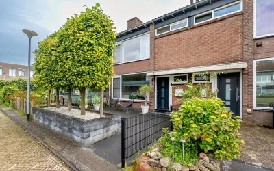 Tussenwoning te koop: Riete 12, De Lariks West Assen