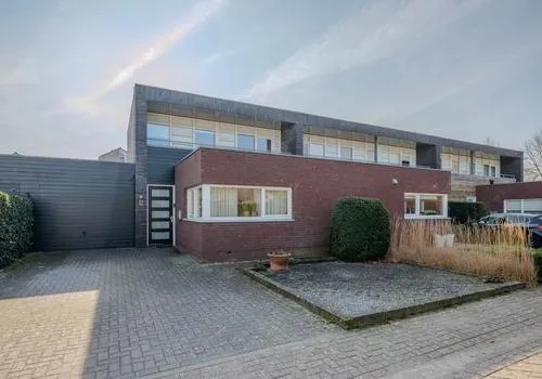 Tussenwoning te koop: Riethstraat 51, Tegelen