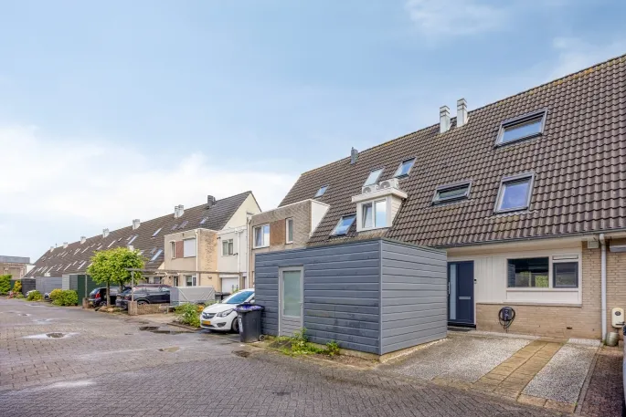 Tussenwoning te koop: Rietveld-erf 28, Van Ravesteijn-erf en omgeving Dordrecht
