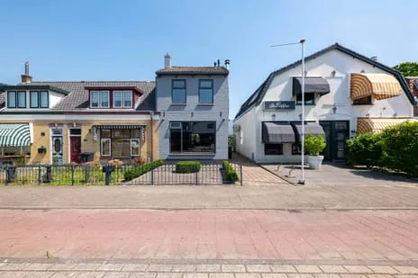 Corner house for sale: Rijksstraatweg 106, Rijksstraatweg en omgeving Hellevoetsluis