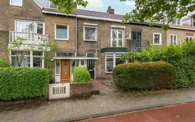 Terraced house for sale: Rijksstraatweg 206, Medanbuurt Haarlem