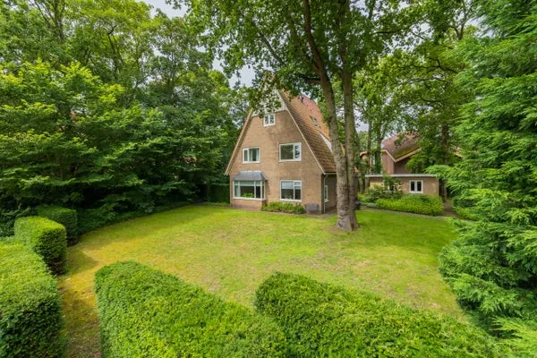 Vrijstaande woning te huur: Rijksstraatweg 83, Villawijk Het Duin Bennebroek