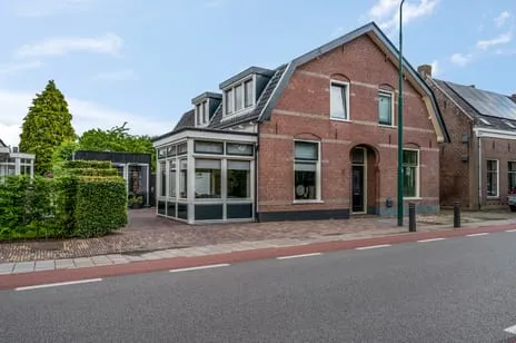 Twee-onder-één-kap te koop: Rijksstraatweg 9, Elst West Elst (Ut)