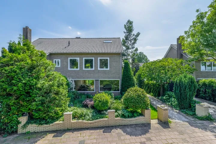 Twee-onder-één-kap te koop: Rijksweg 56, Oranje Nassaupark-Zuid Naarden