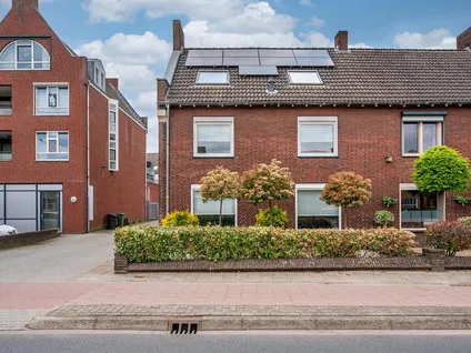 Tussenwoning te koop: Rijksweg 94, Velden-West Velden
