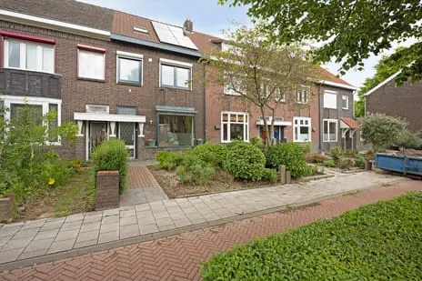 Tussenwoning te koop: Rijksweg Noord 129, Overhoven Sittard