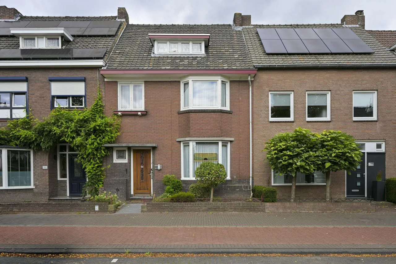 Tussenwoning te koop: Rijksweg Zuid 190, Geleen
