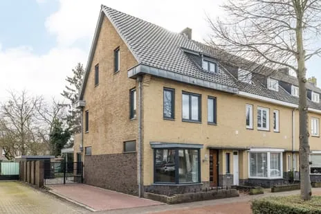 Hoekwoning te koop: Rijksweg Zuid 107, Geleen