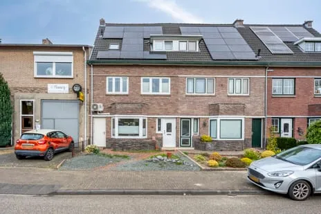 Tussenwoning te koop: Rijksweg Zuid 193, Ophoven Sittard