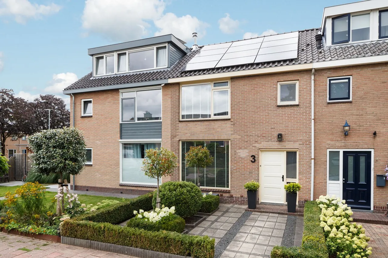 Tussenwoning te koop: Rijnlaan 3, Harmelen