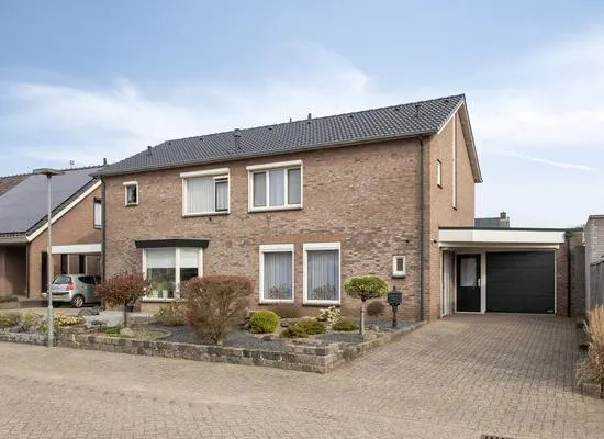 Twee-onder-één-kap te koop: Rijnlandstraat 2, Stokkum Stokkum