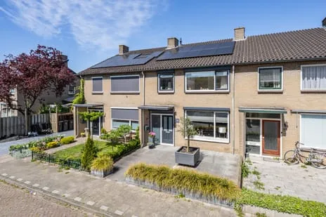 Tussenwoning te koop: Rijswijklaan 22, Tiel-West Tiel