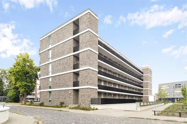 Huurwoning: Rijzertlaan 288 in 'S-Hertogenbosch - €1.225 per maand - 77m²