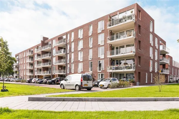 Huurwoning: Rijzertlaan 43 in 'S-Hertogenbosch - €1.450 per maand - 69m²