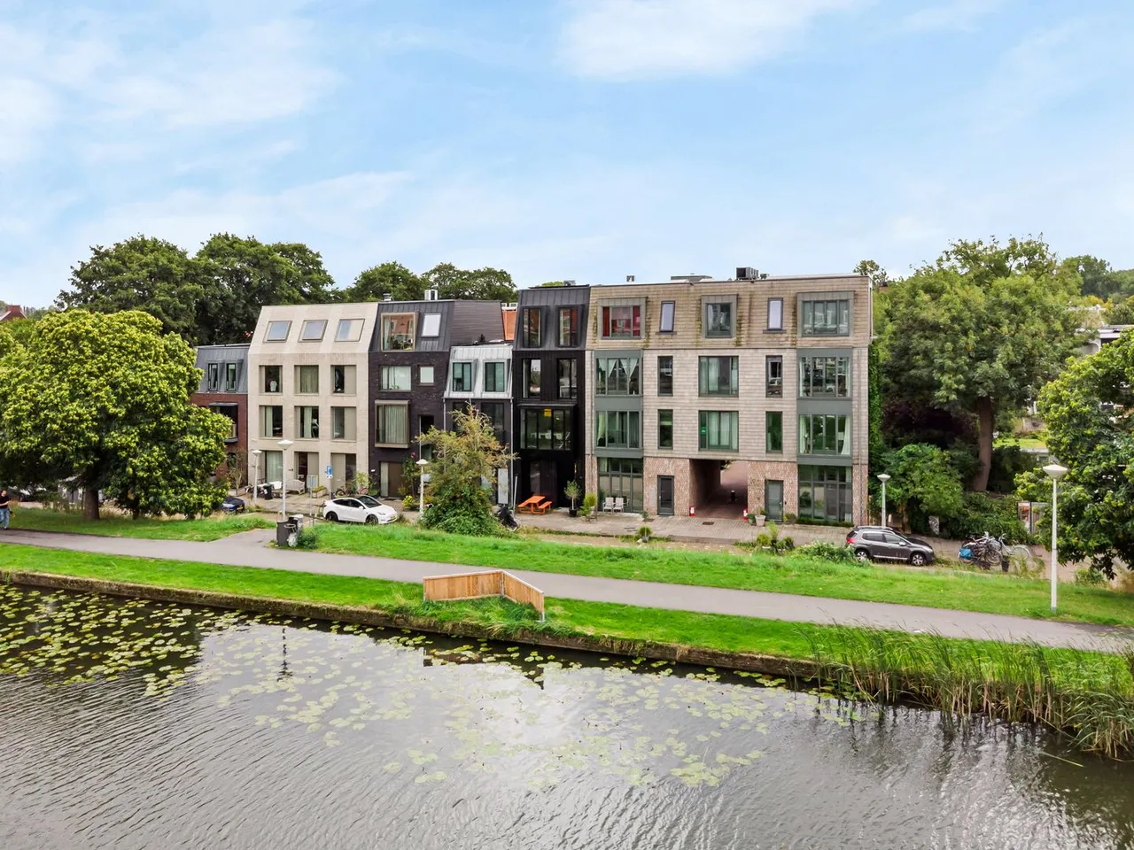Tussenwoning te koop: Ringdijk 44E, Amsterdam