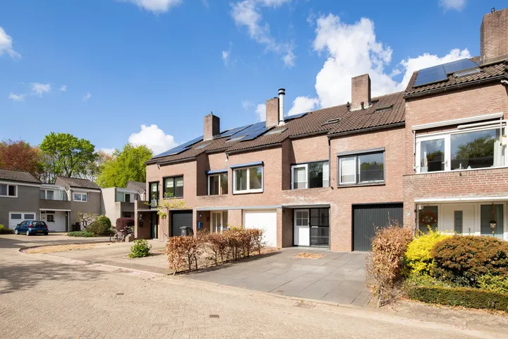 Tussenwoning te koop: Ringoven 12, Kern Maasniel Roermond